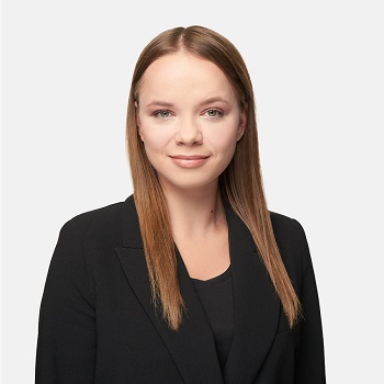 Natalia Wandas : finance assistant