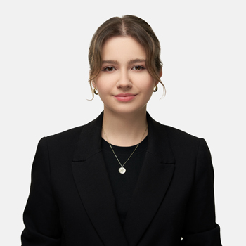 Oliwia Daniel : associate